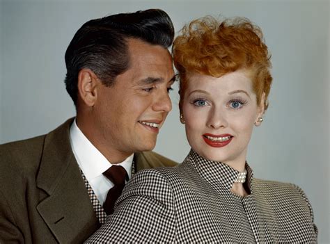  I Love Lucy: Una comedia de errores que conquistará tu corazón con la brillantez de Lucille Ball y Desi Arnaz!