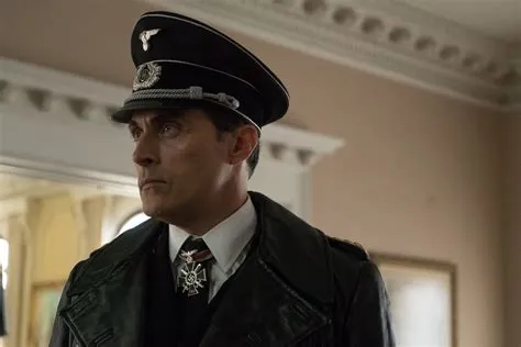  The Man in the High Castle: Una realidad alternativa donde la Segunda Guerra Mundial termina de forma diferente, con una poderosa interpretación de Rufus Sewell